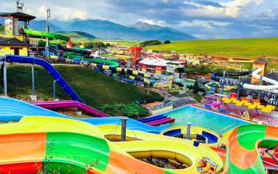 WAKACYJNY HIT !!! Z wyjazdem do Energylandii, wycieczkami do Wiednia, na Słowację i do aquaparków. Ośrodek z basenem letnim. Kolonia 7-13 lat, obóz 14-18 lat.